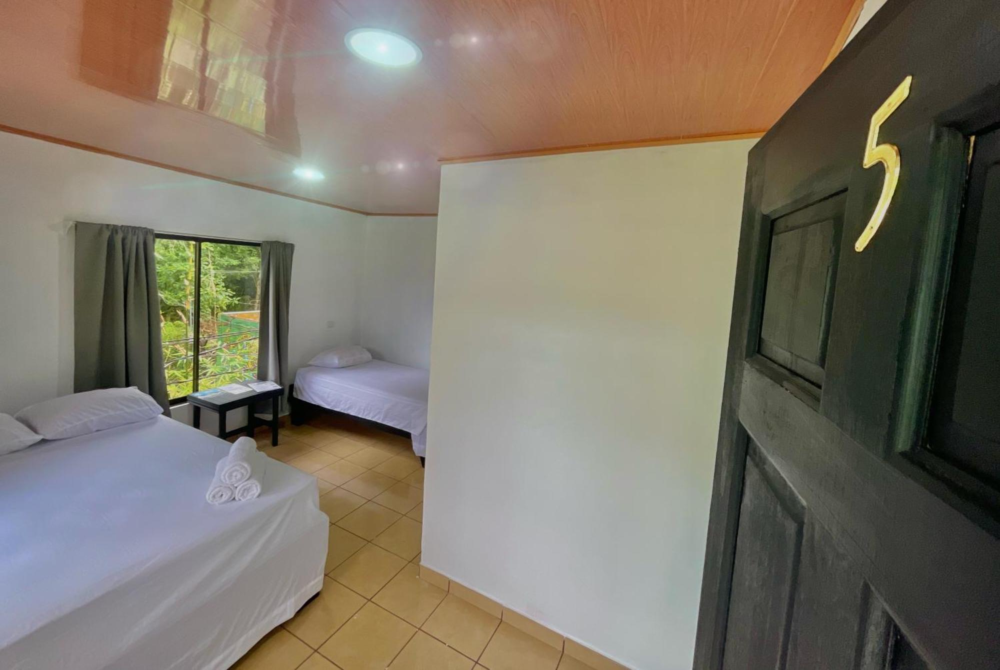 טורטוגוארו Carey Lodging מראה חיצוני תמונה