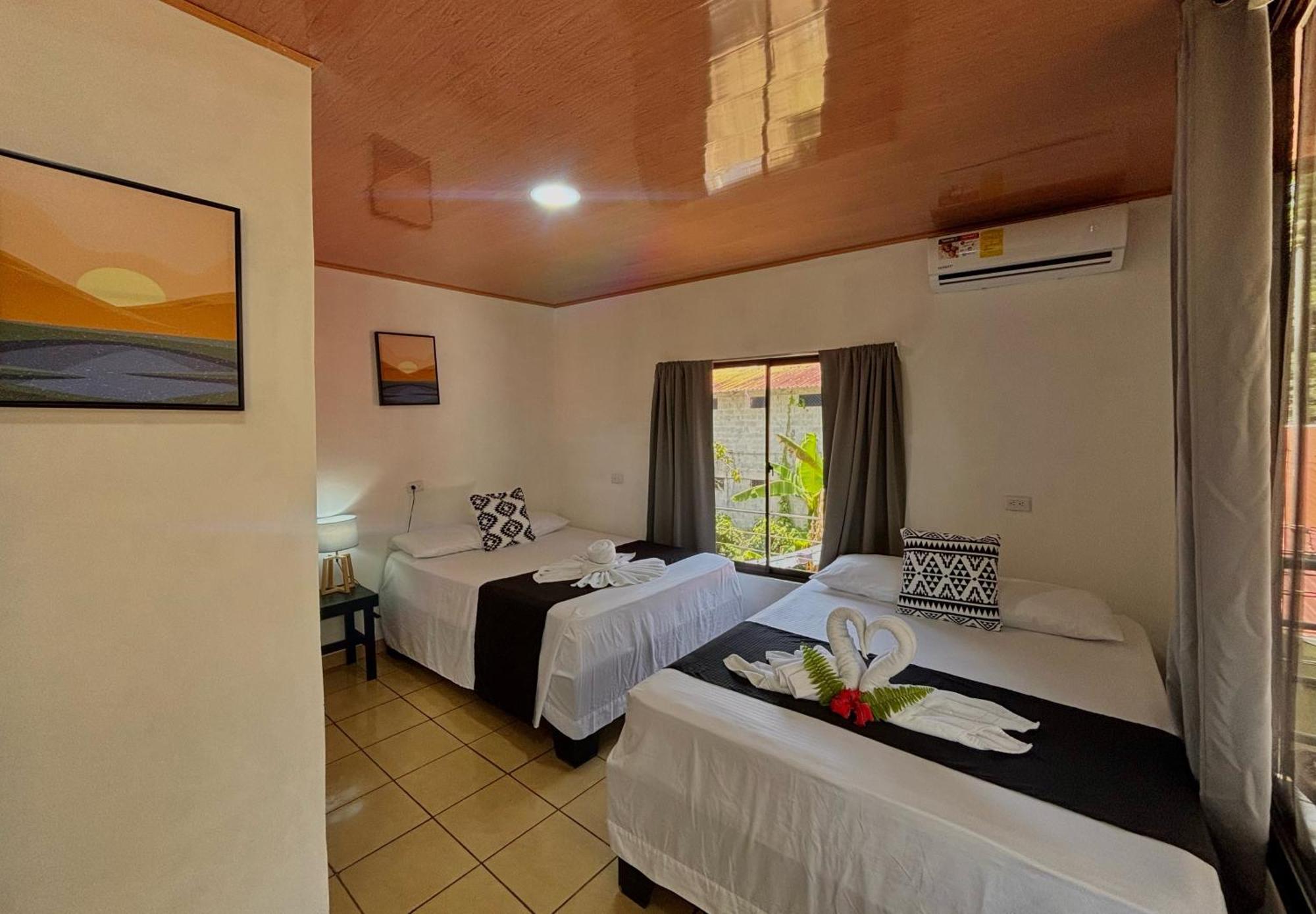 טורטוגוארו Carey Lodging מראה חיצוני תמונה