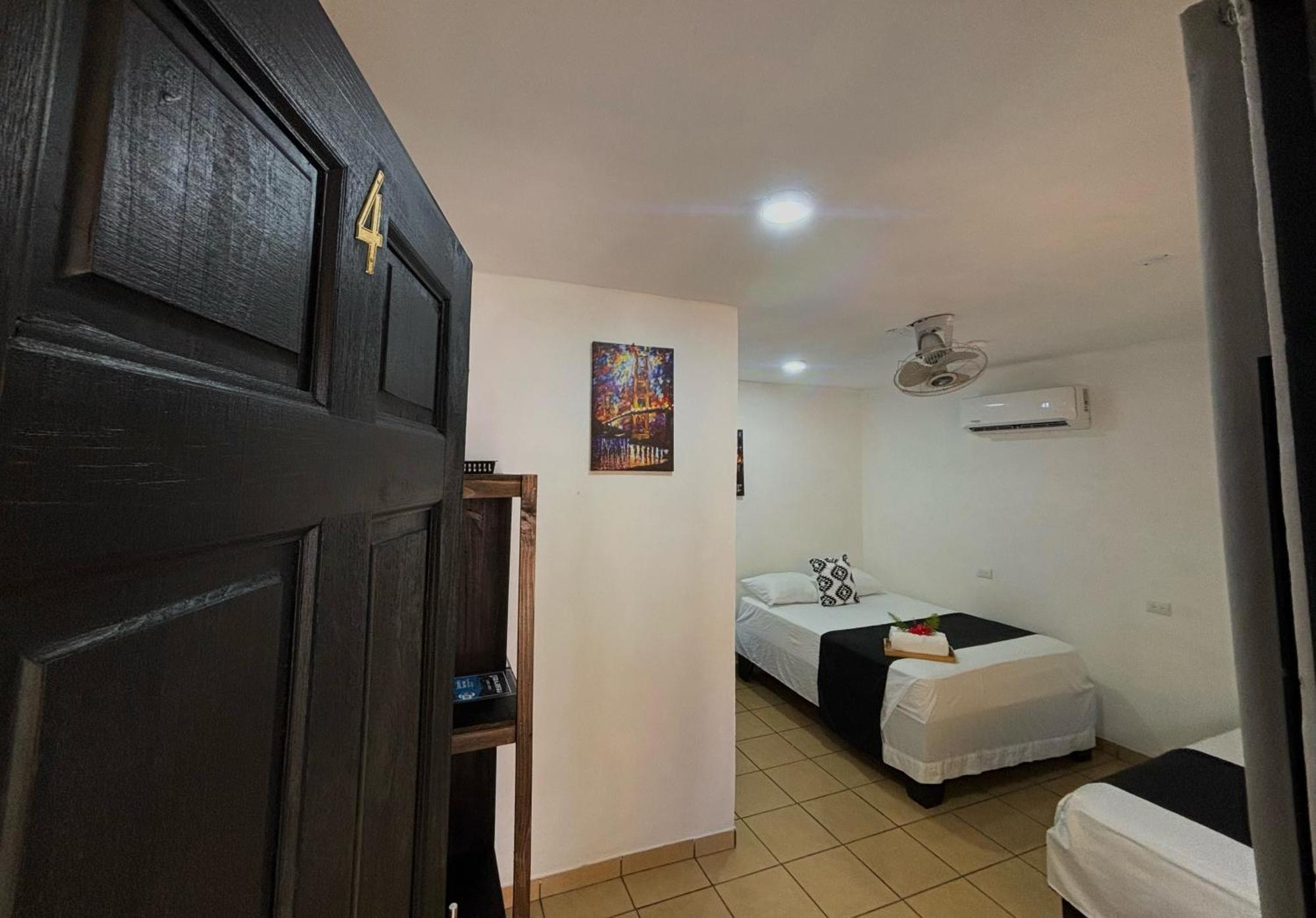 טורטוגוארו Carey Lodging חדר תמונה